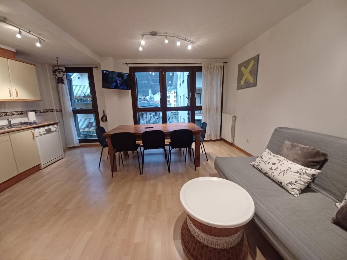 En El Pleno Centro De Biescas Con Garaje, Ascensor Y Wifi Lägenhet Exteriör bild