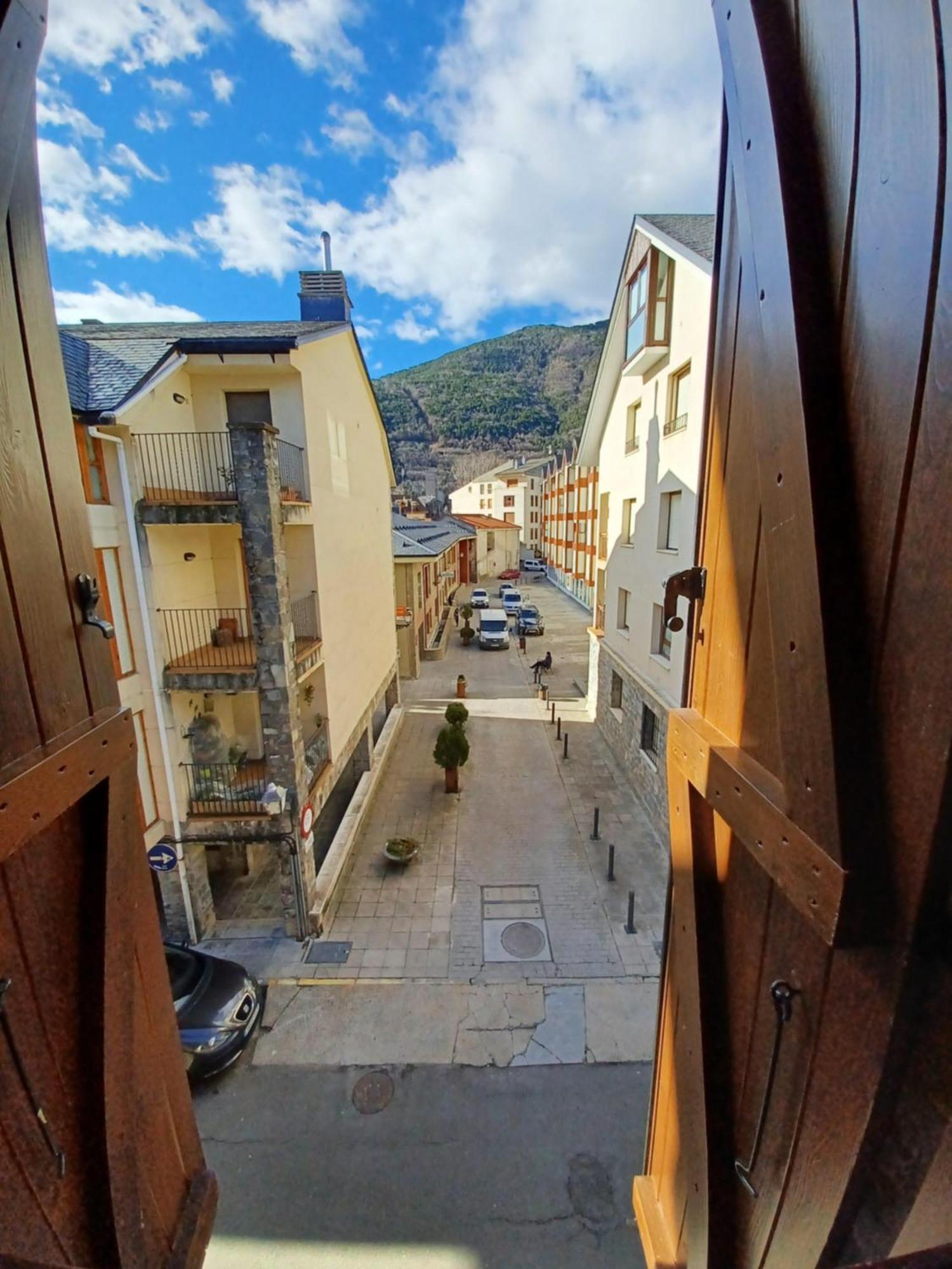 En El Pleno Centro De Biescas Con Garaje, Ascensor Y Wifi Lägenhet Exteriör bild